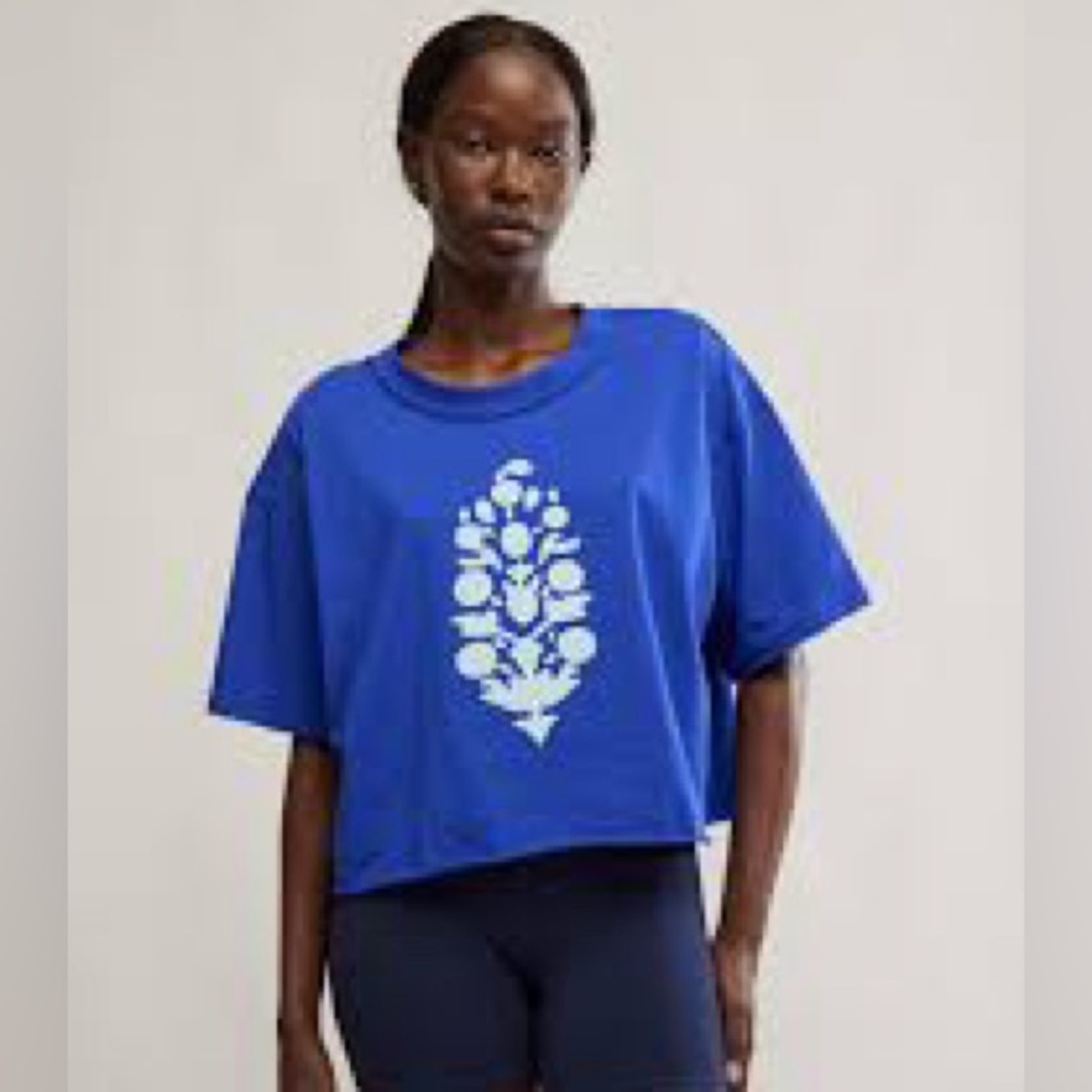 FREE PEOPLE INSPIRE GRAPHIC LOGO TEE